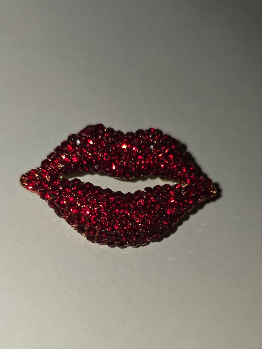 Red Crystal Lips Brooch - Sparkling Lip Pin